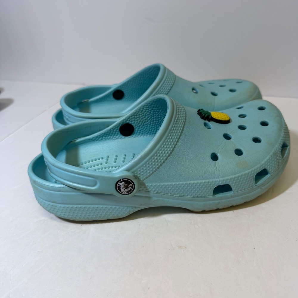 Crocs Classic Clogs Light Blue Aqua Women 8 Men 6 Pineapple Jibbitz Charm - Picture 3 of 9